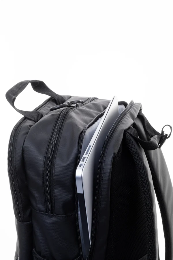 rucsac-business-laptop-16-inch-poliester-impermeabil-negru-ap808136-10-gamma-print-promotionale (1) Rucsac business impermeabil pentru laptop de 16 inch, de culoare neagră